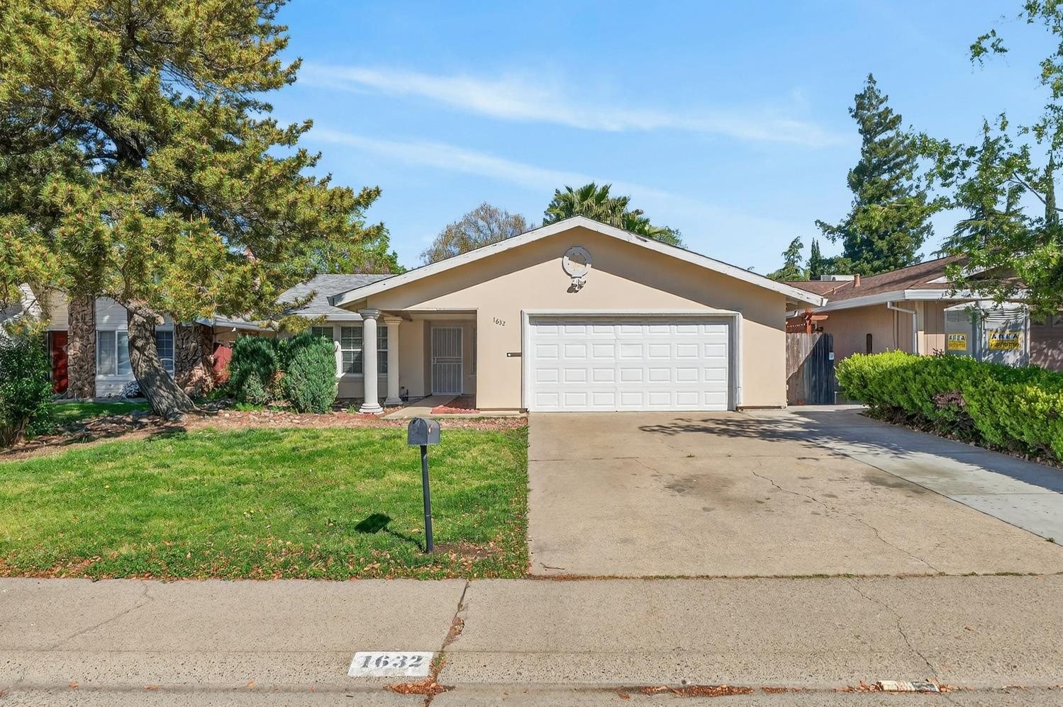 1632 Klamath River Dr.