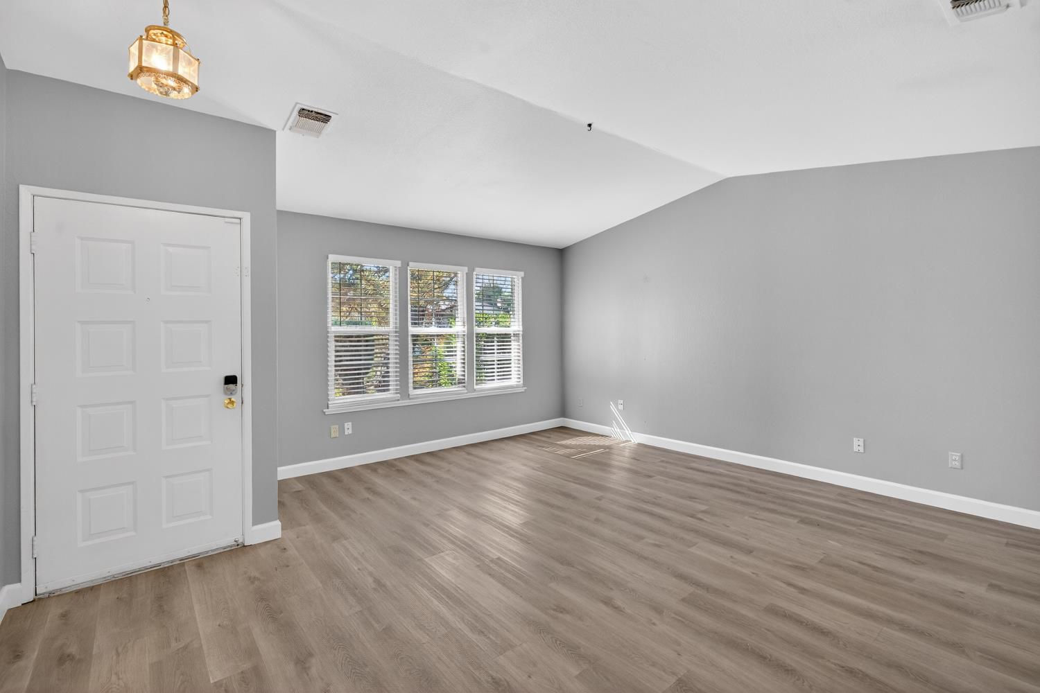 1632 Klamath River Dr.