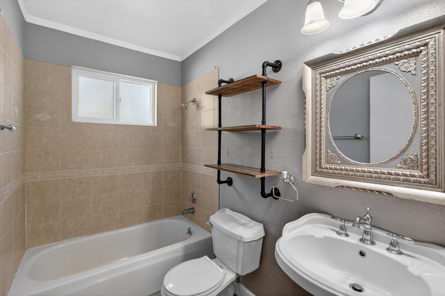 1632 Klamath River Dr.