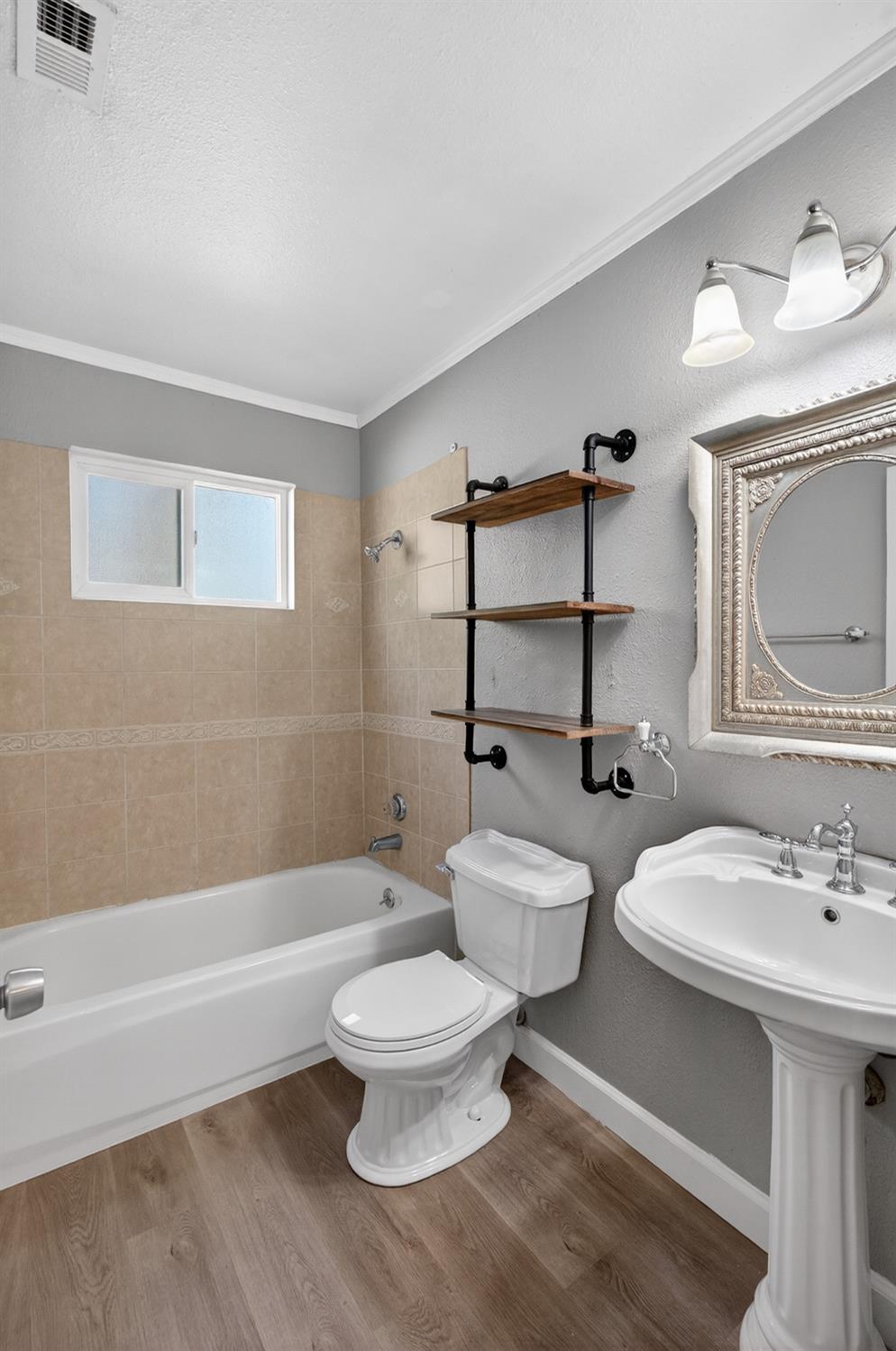 1632 Klamath River Dr.