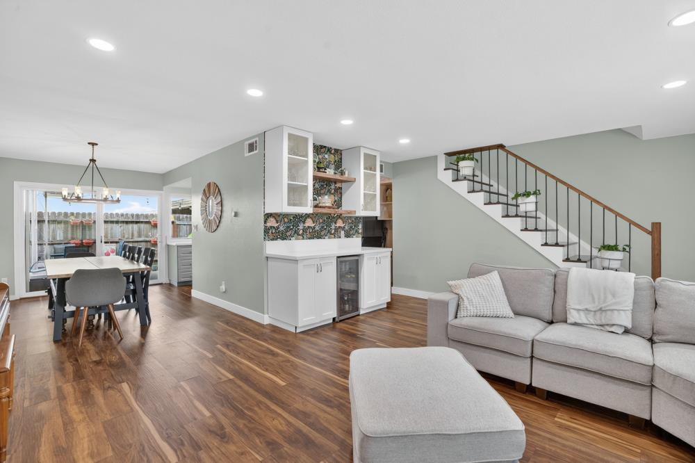 2374 Via Camino Avenue