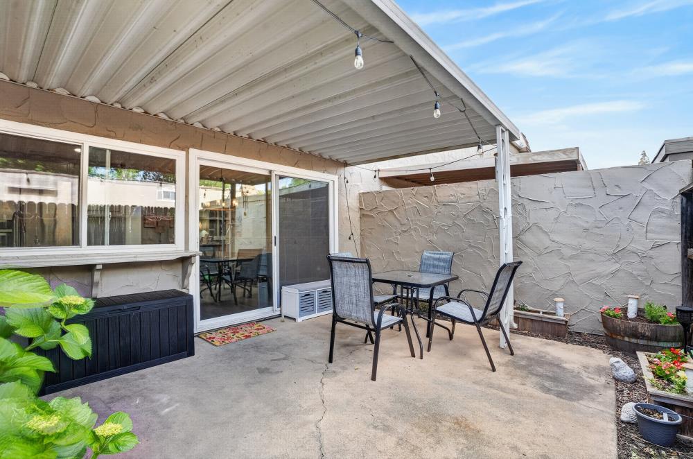 2374 Via Camino Avenue