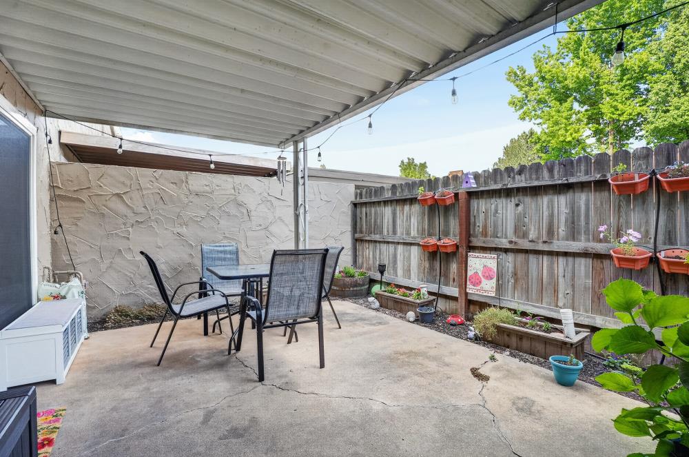 2374 Via Camino Avenue