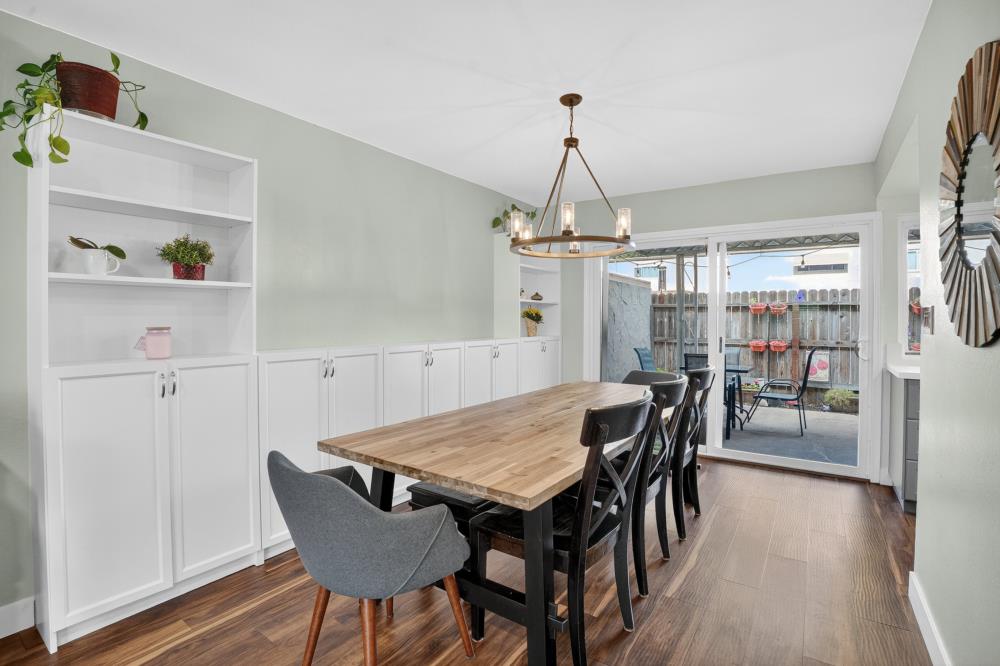 2374 Via Camino Avenue