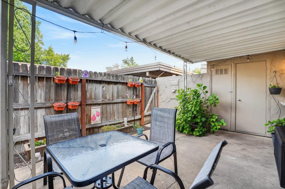 2374 Via Camino Avenue