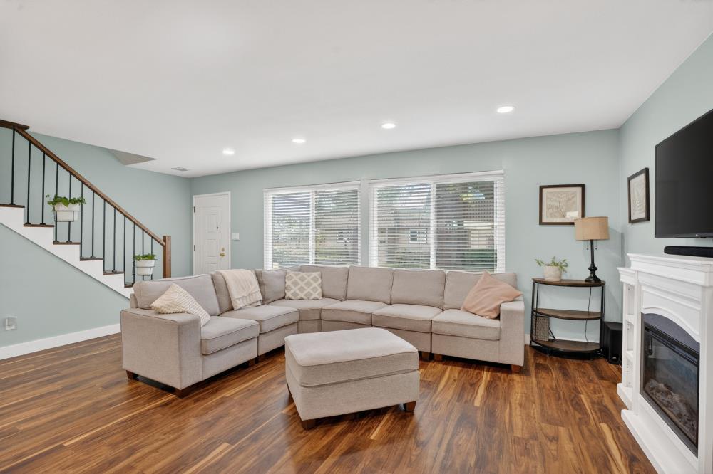 2374 Via Camino Avenue