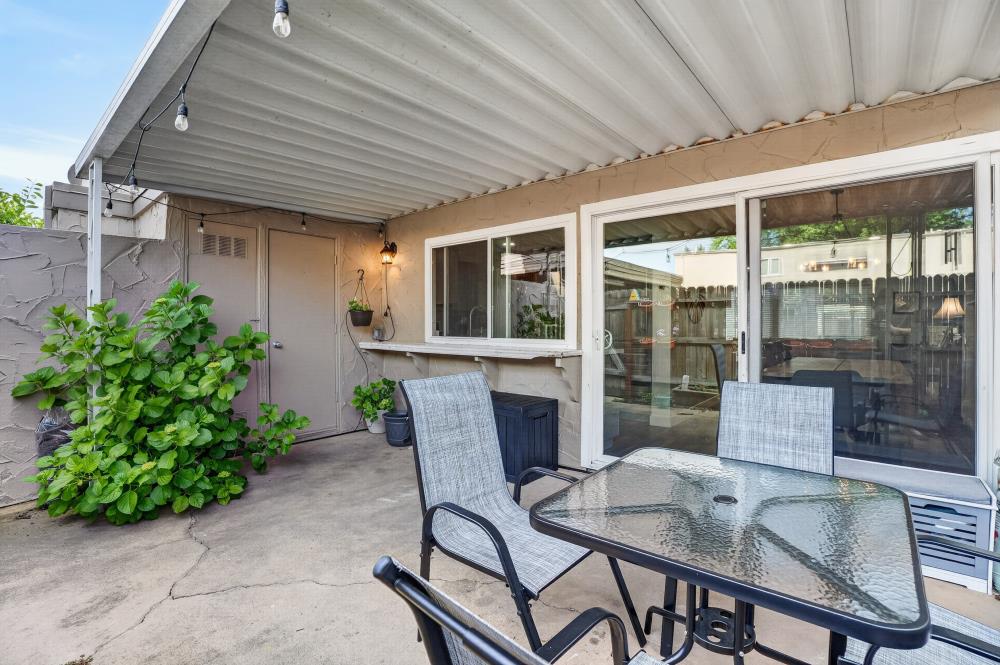 2374 Via Camino Avenue