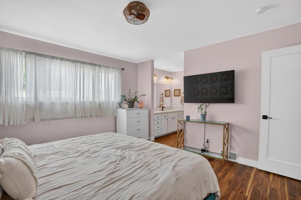 2374 Via Camino Avenue