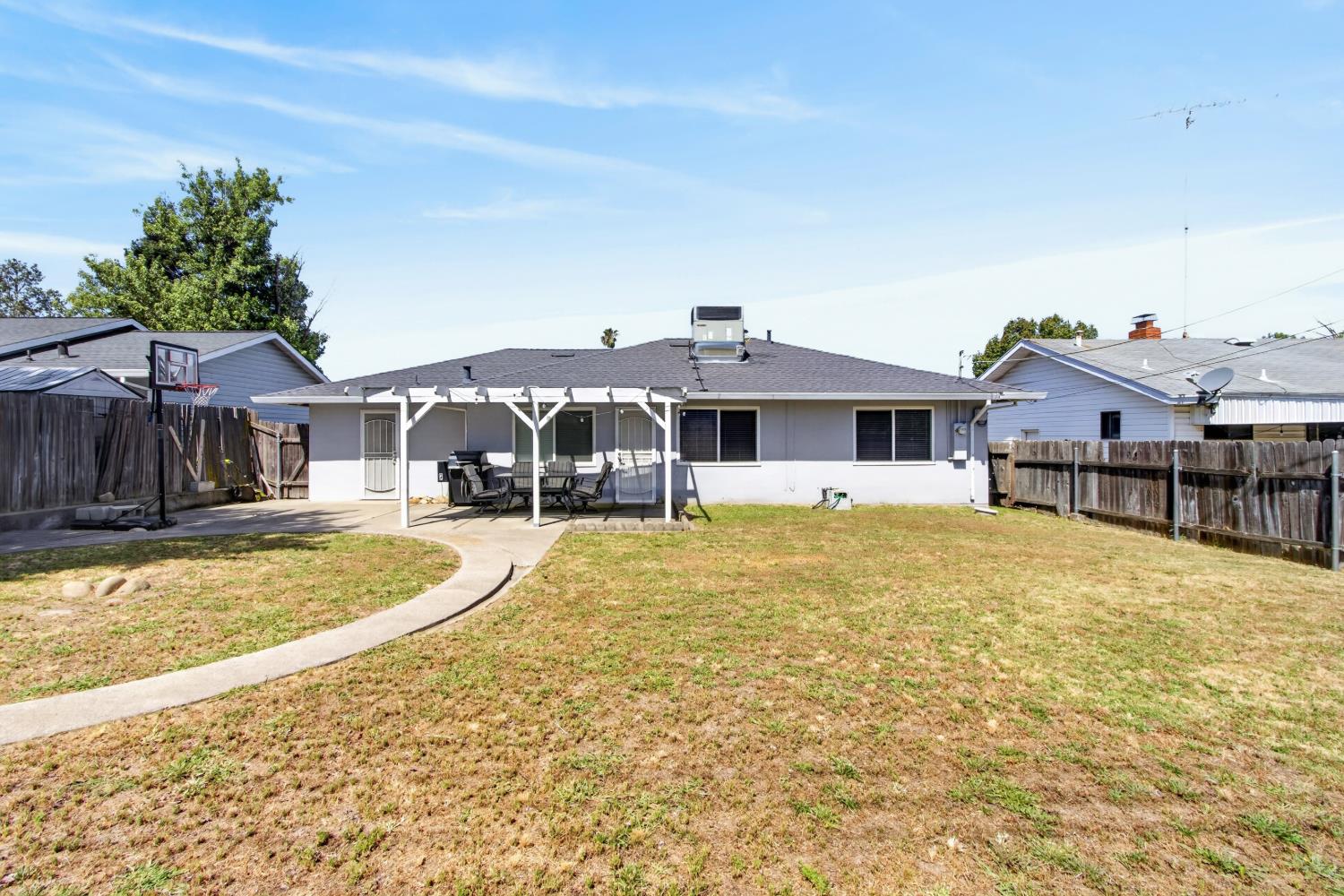 6812 Weddigen Way