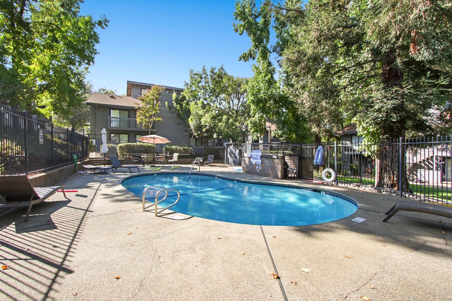 3180 Country Club Drive 1B