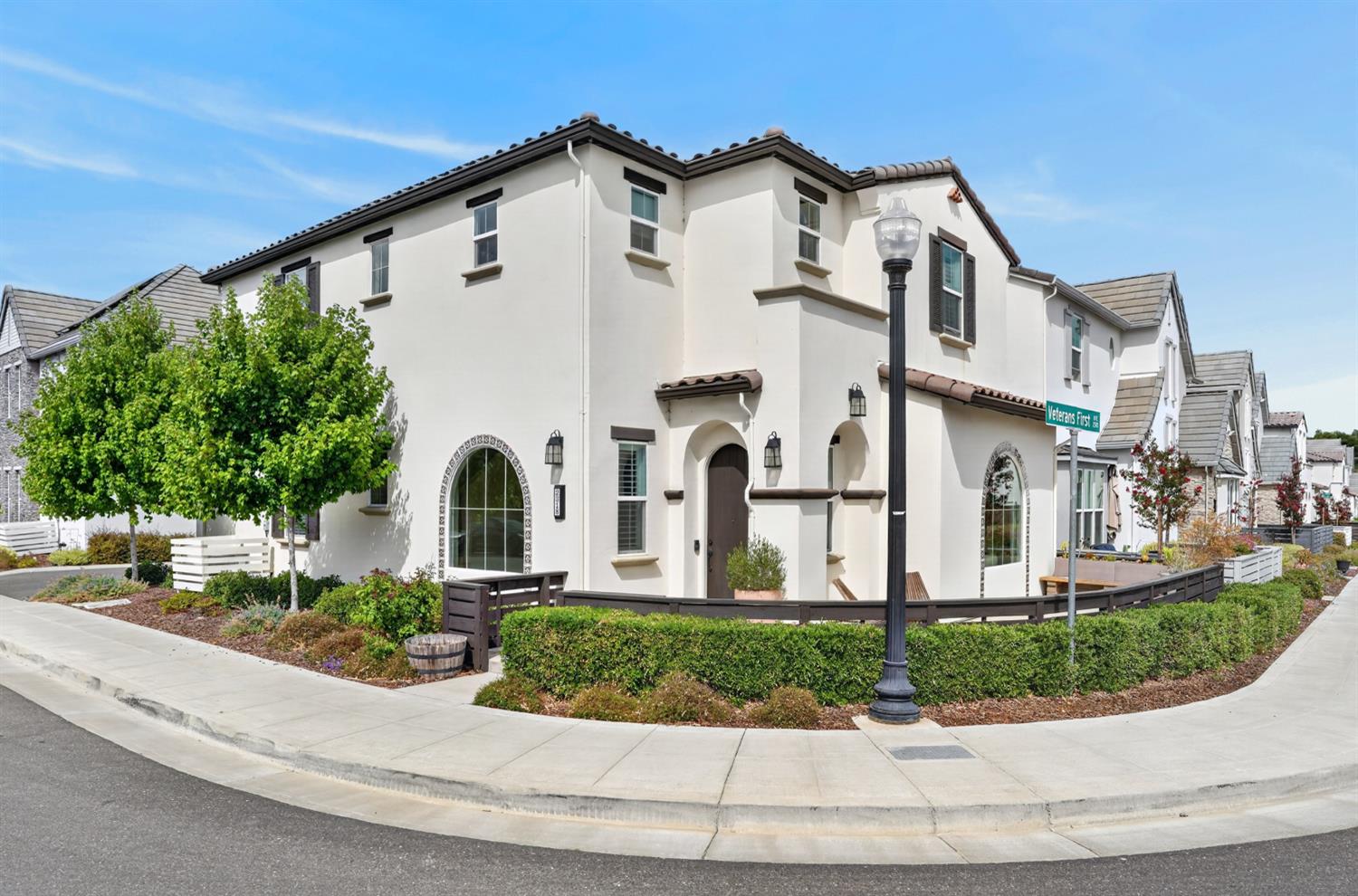 2318 Bronze Star Way