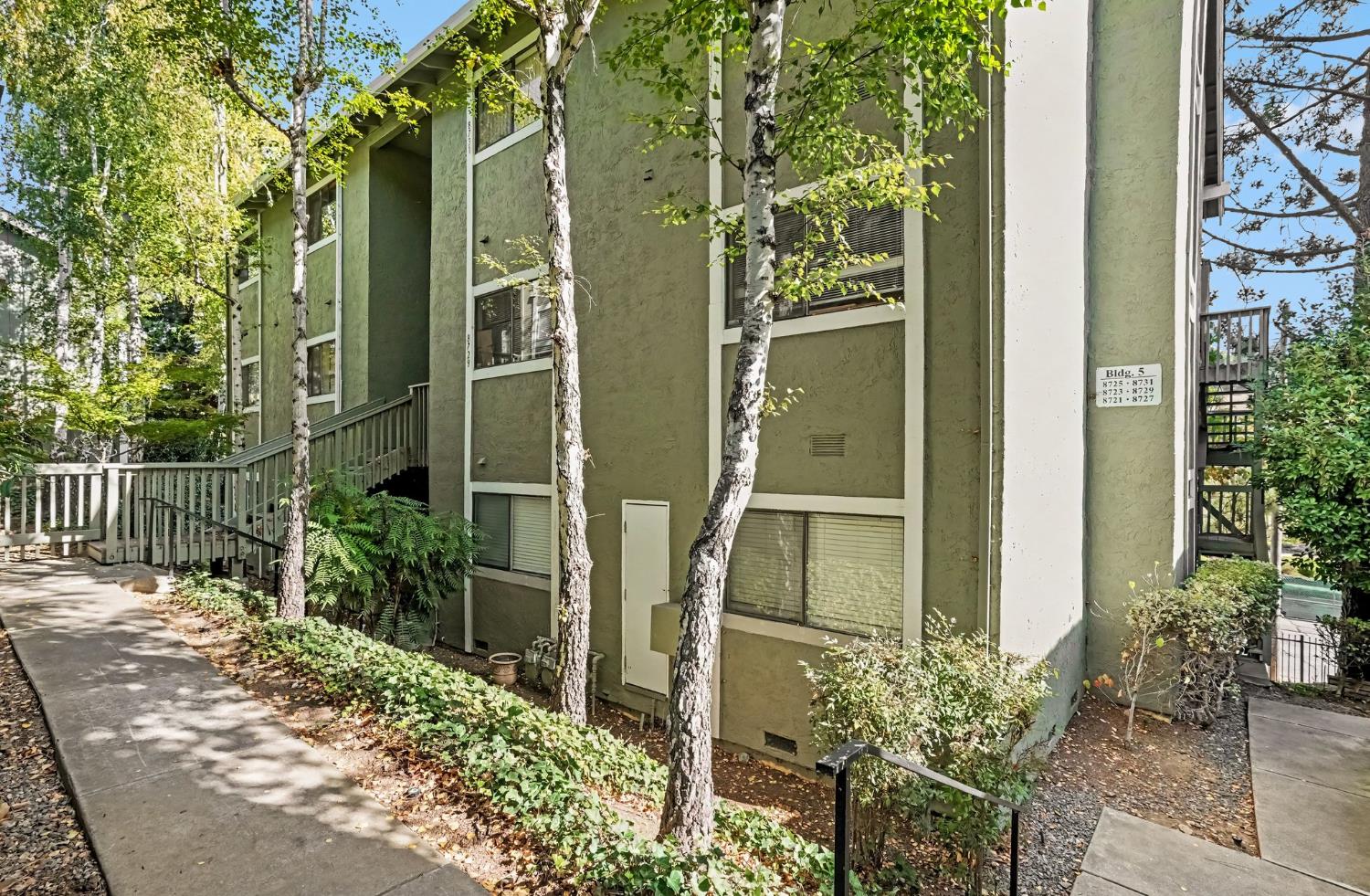 8729 Mountain Boulevard 23