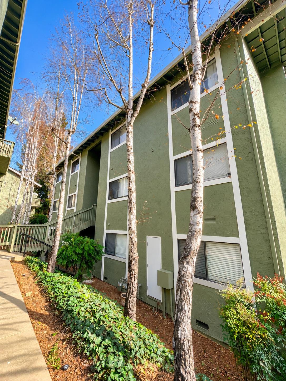 8729 Mountain Boulevard 23