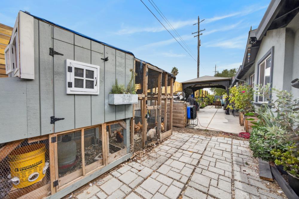 824 Carmelita Avenue