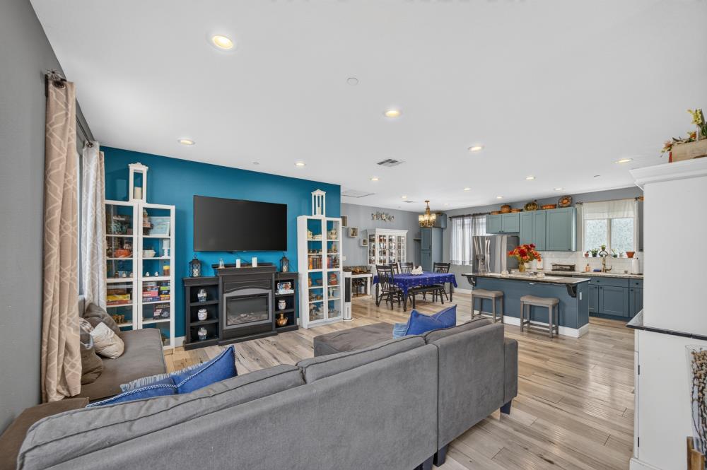 824 Carmelita Avenue