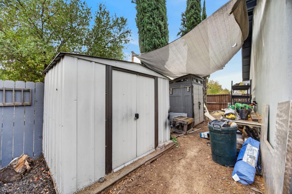 824 Carmelita Avenue