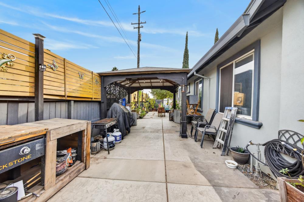 824 Carmelita Avenue