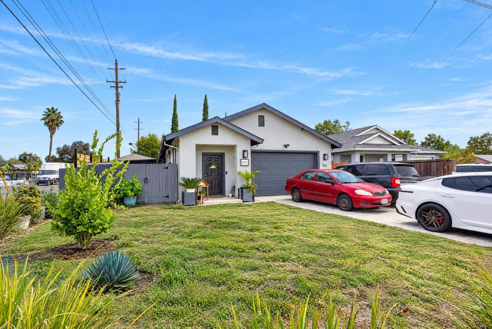 824 Carmelita Avenue