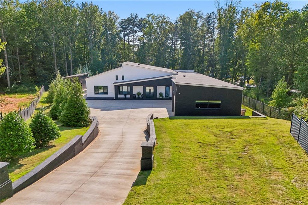 3240 Smithtown Rd