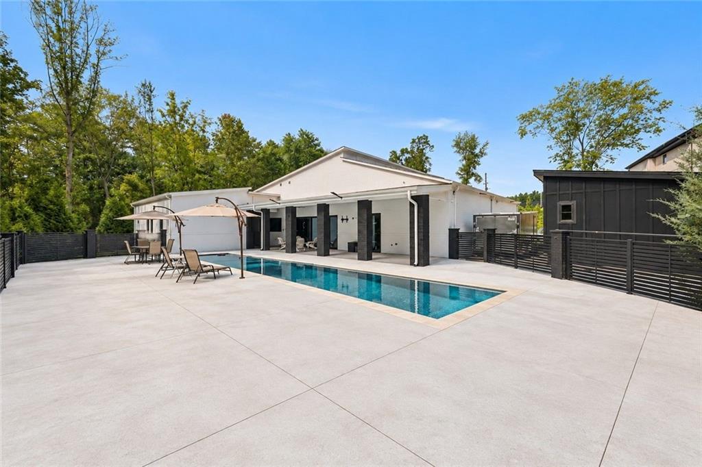 3240 Smithtown Rd