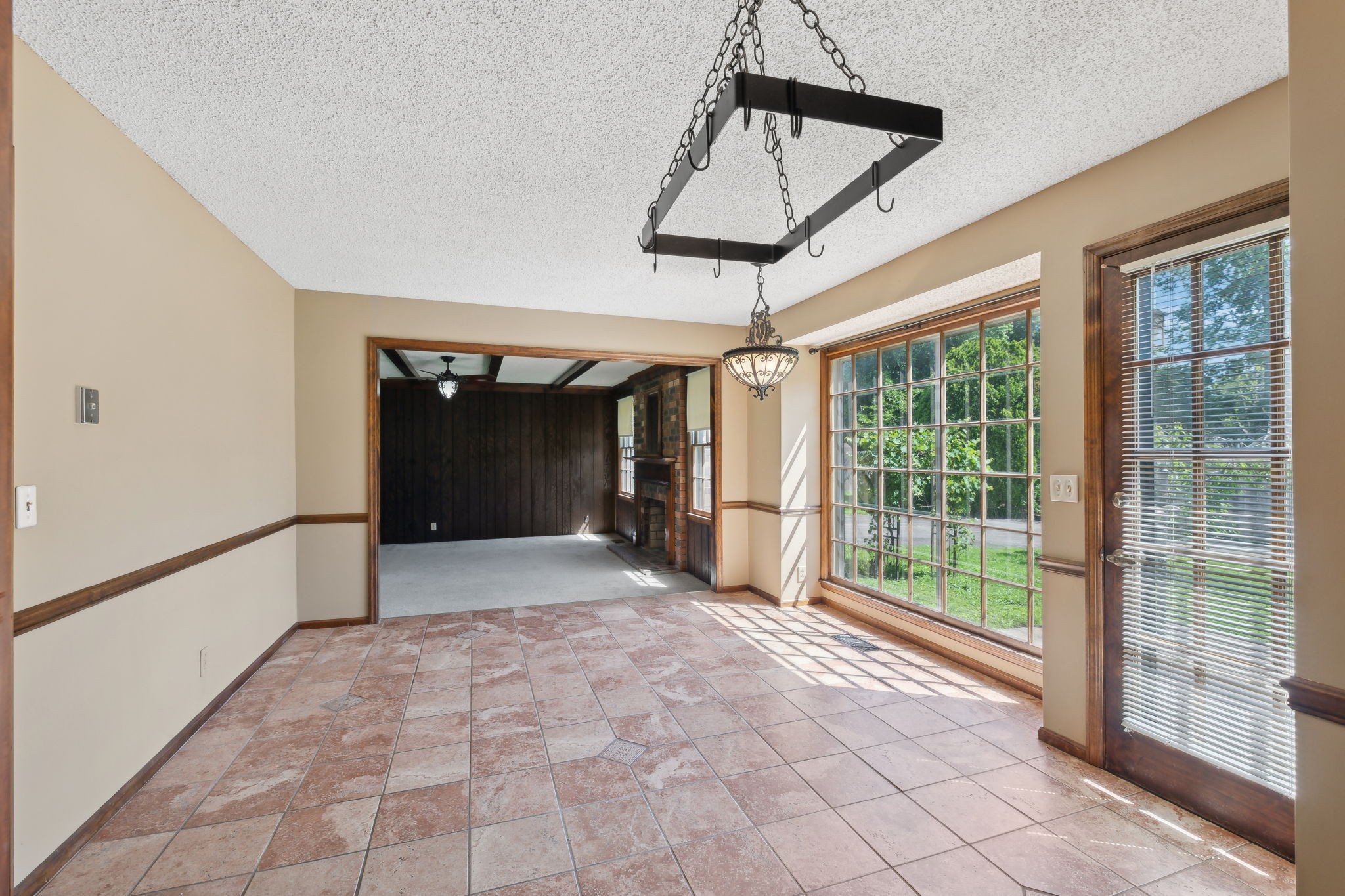 507 Hitt Ln