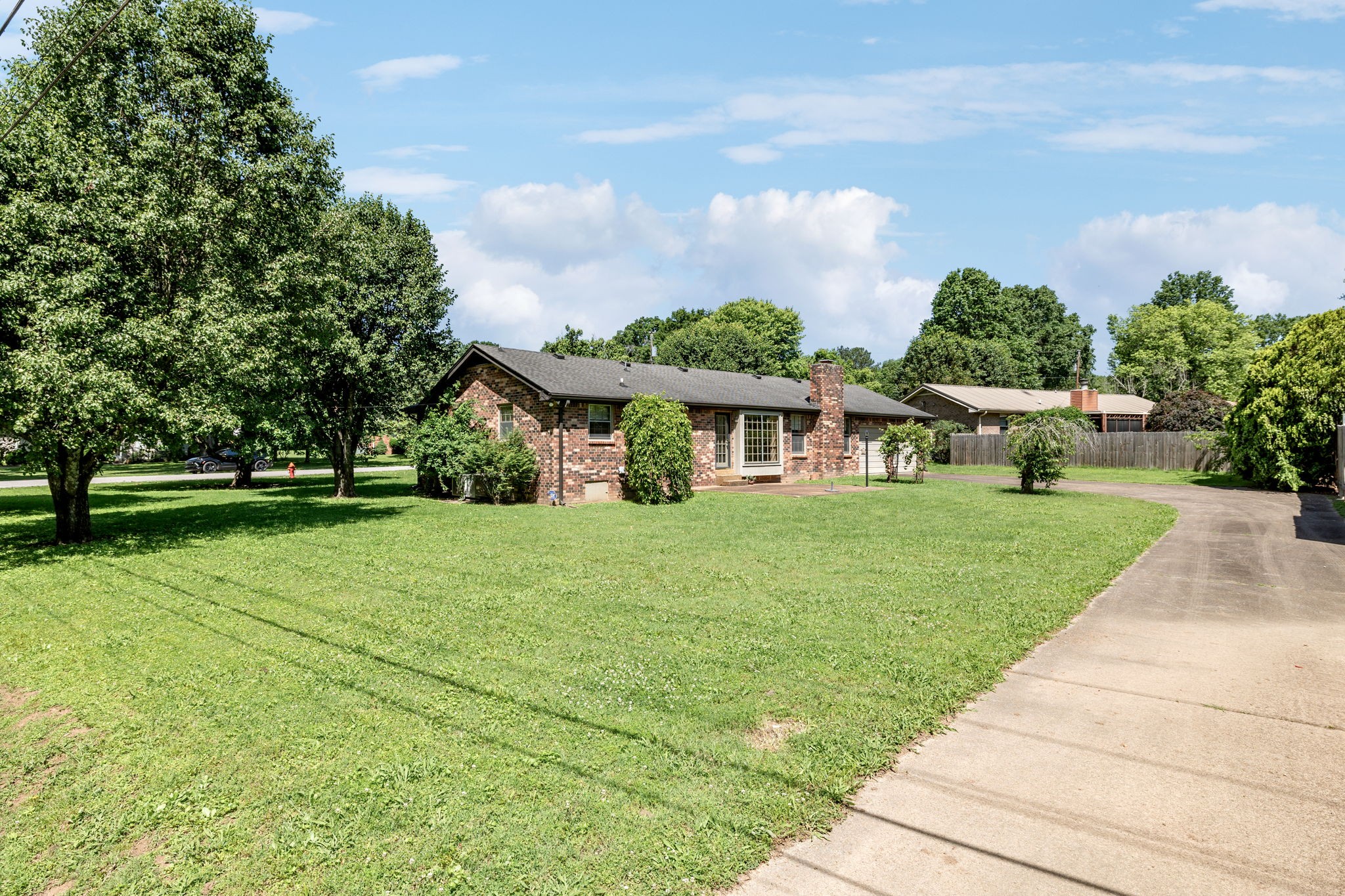 507 Hitt Ln