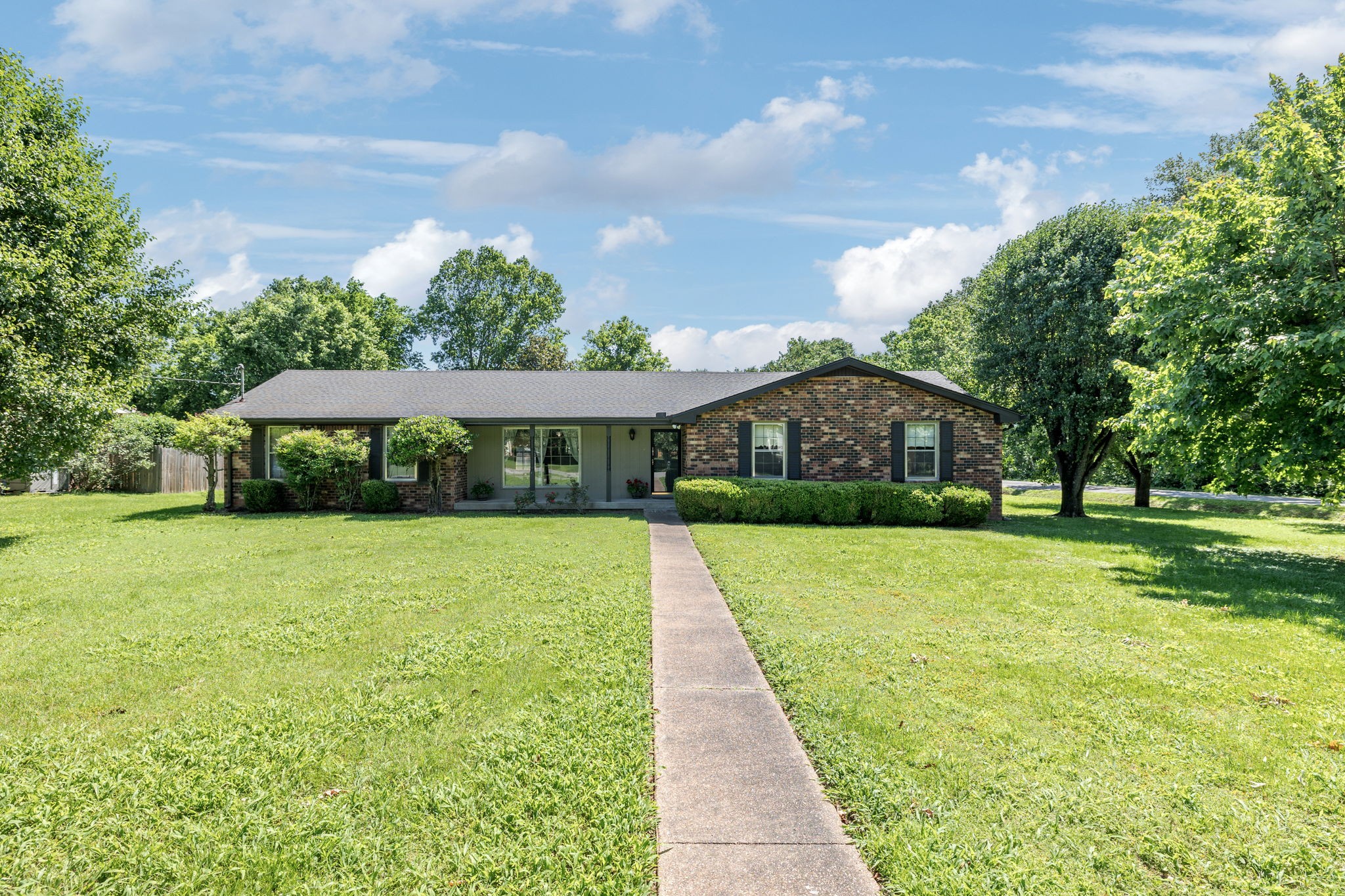 507 Hitt Ln