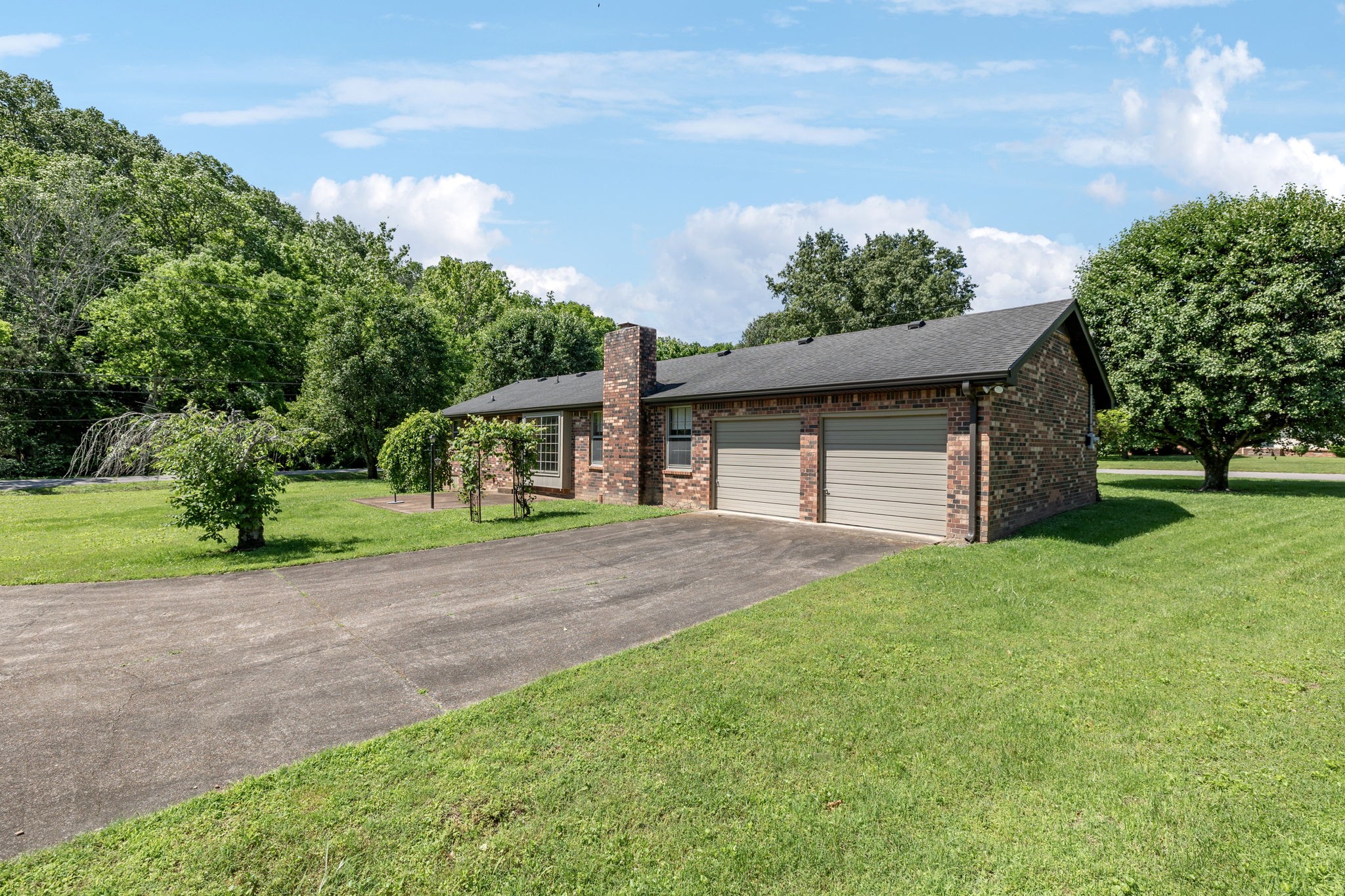 507 Hitt Ln