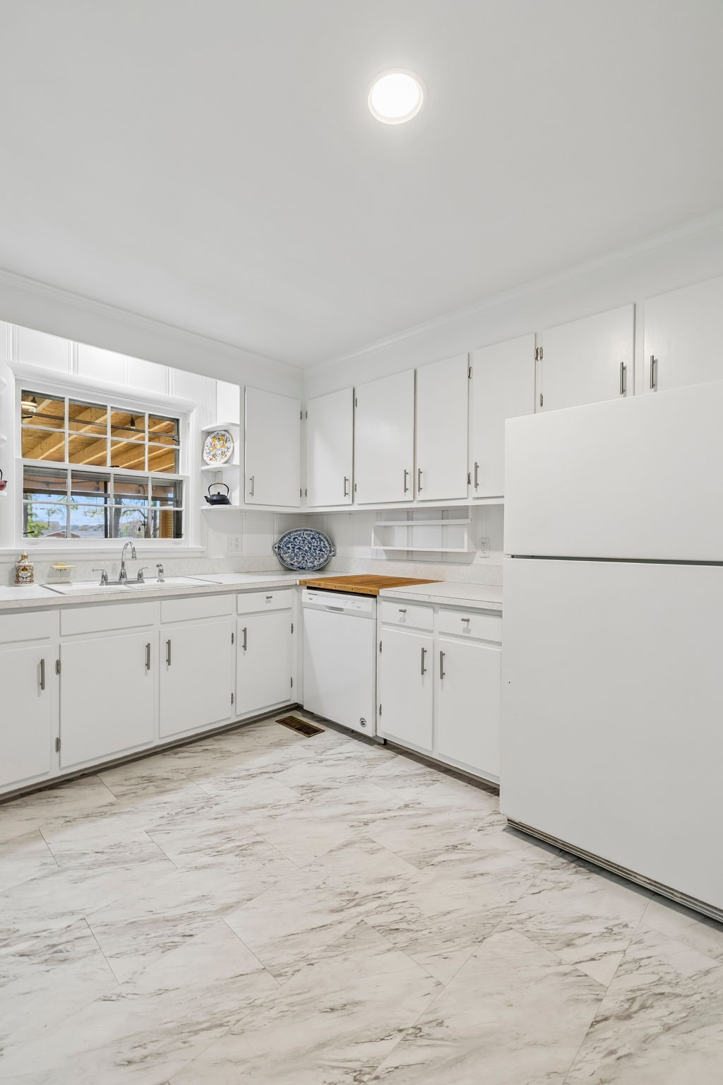 411 Apollo Dr