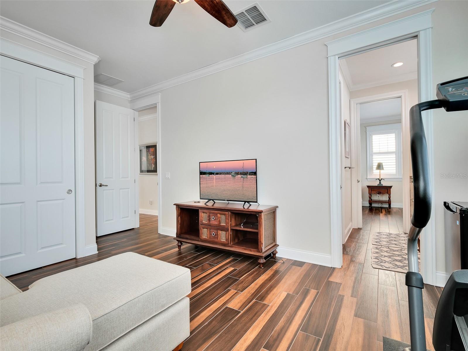 103 EAST CIRCLE DR