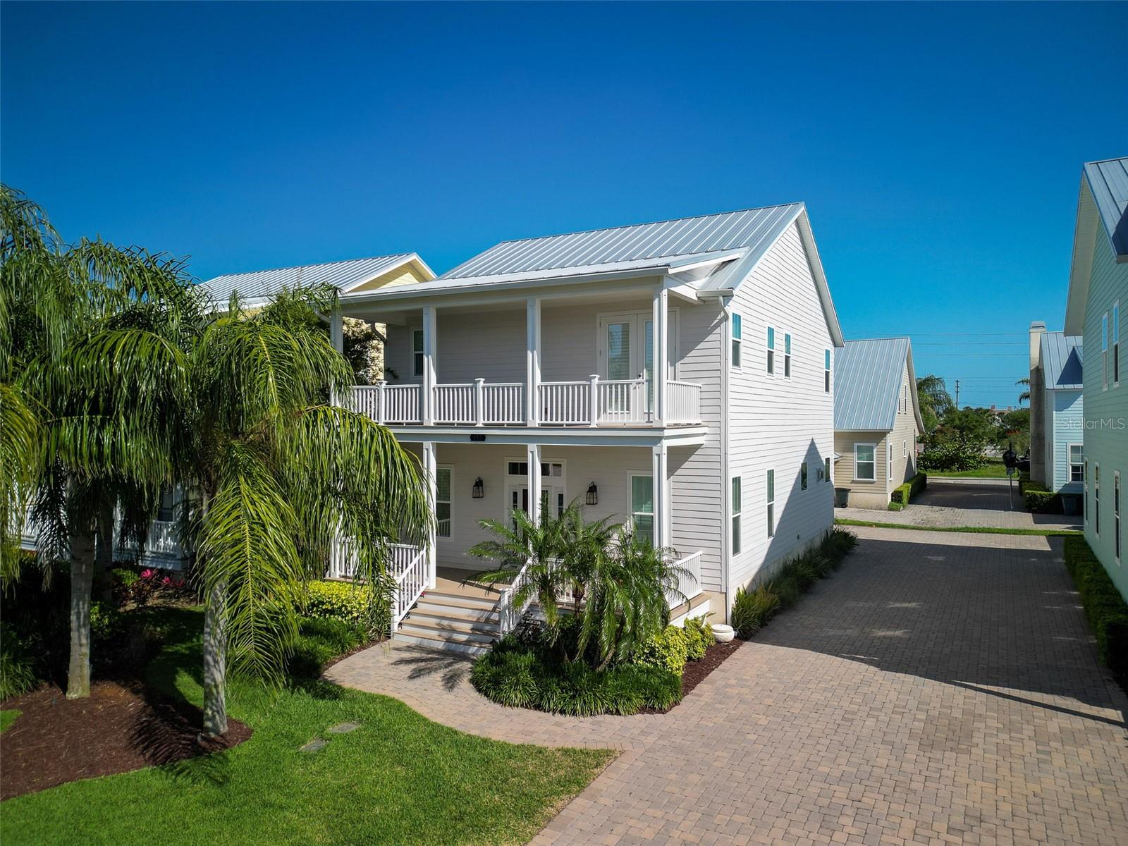 103 EAST CIRCLE DR