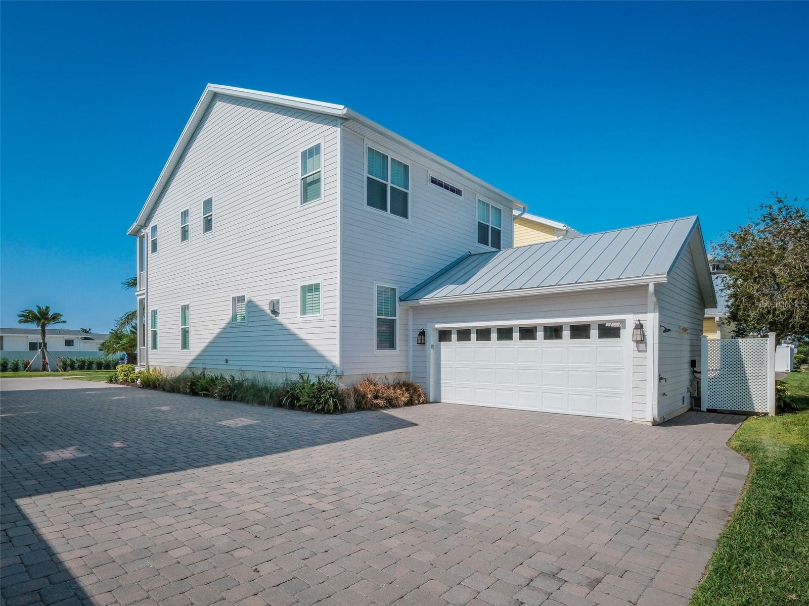 103 EAST CIRCLE DR