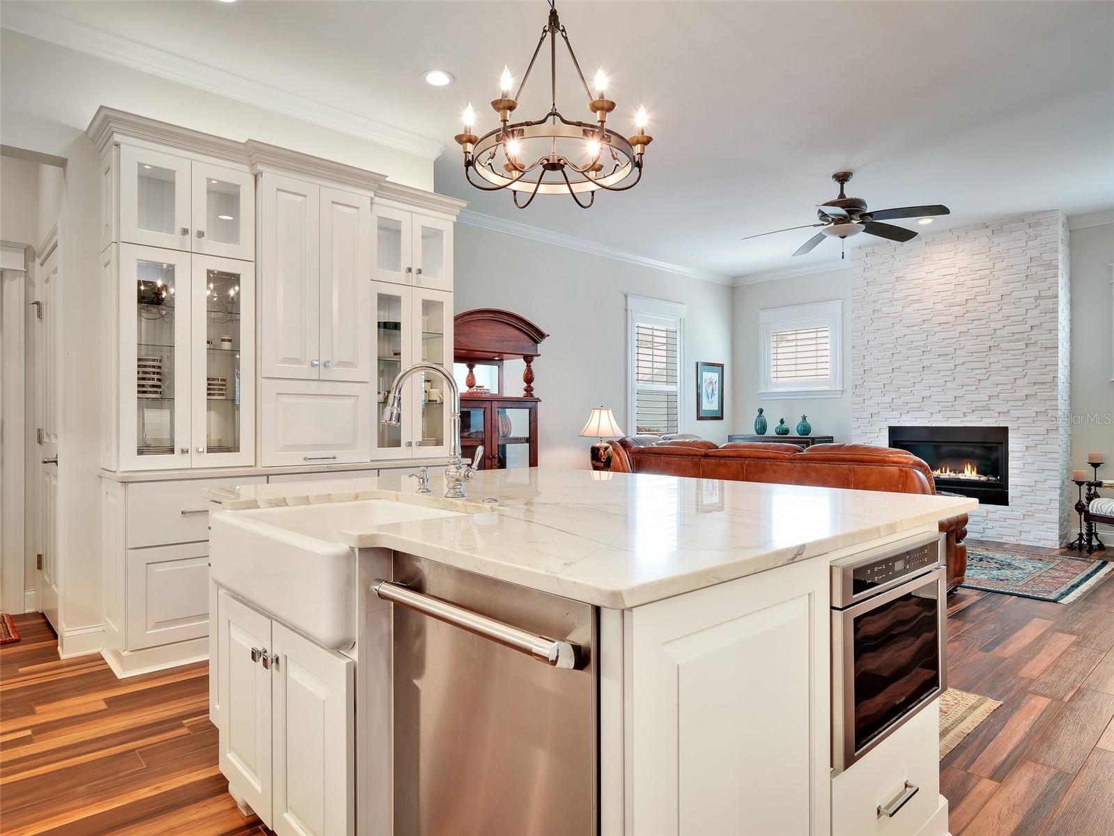103 EAST CIRCLE DR
