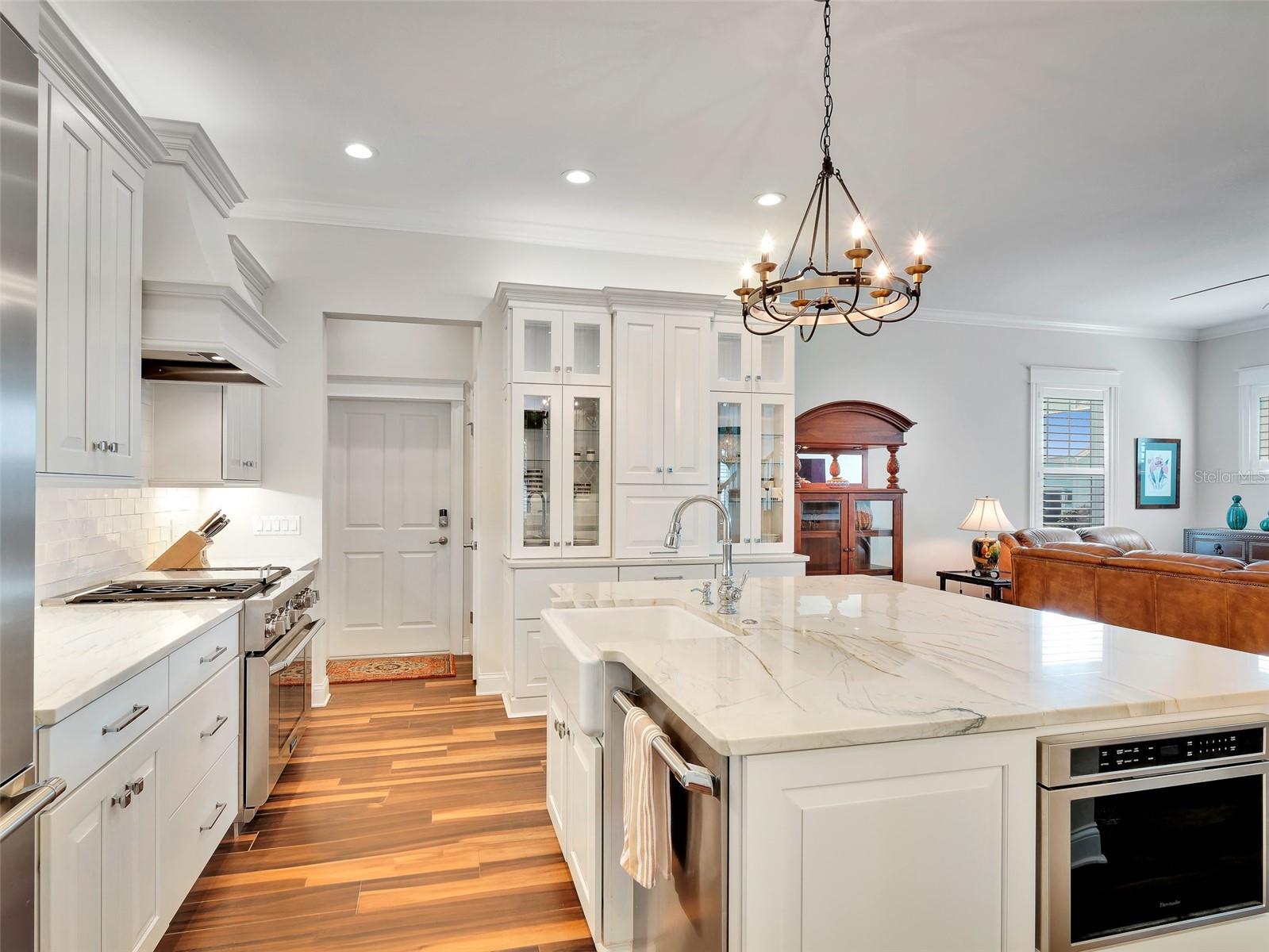 103 EAST CIRCLE DR