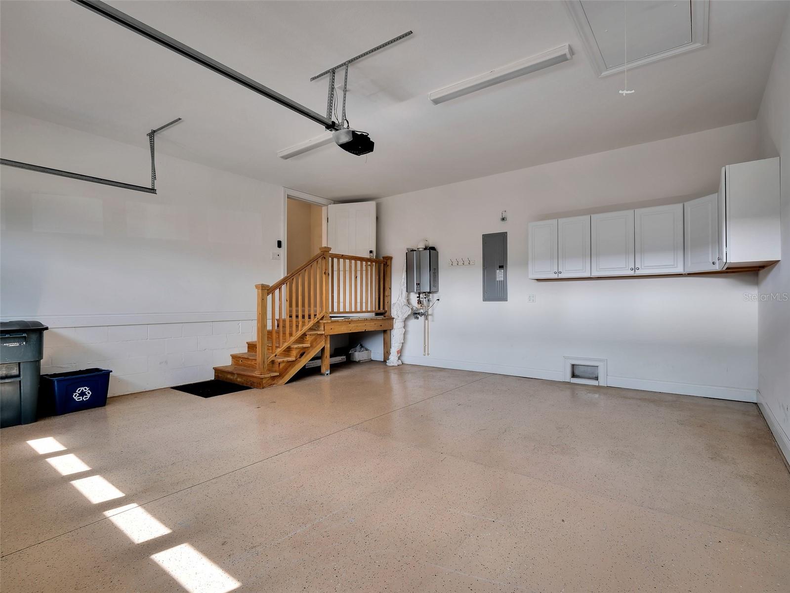 103 EAST CIRCLE DR