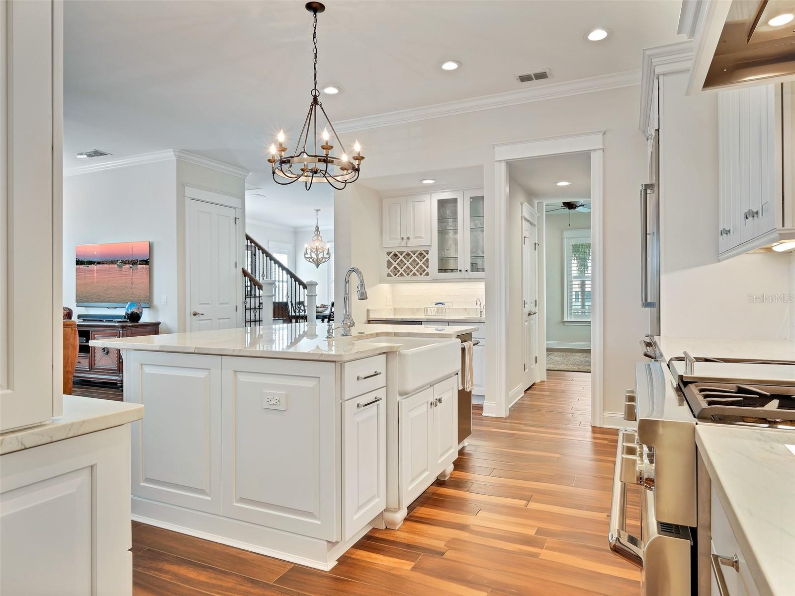 103 EAST CIRCLE DR