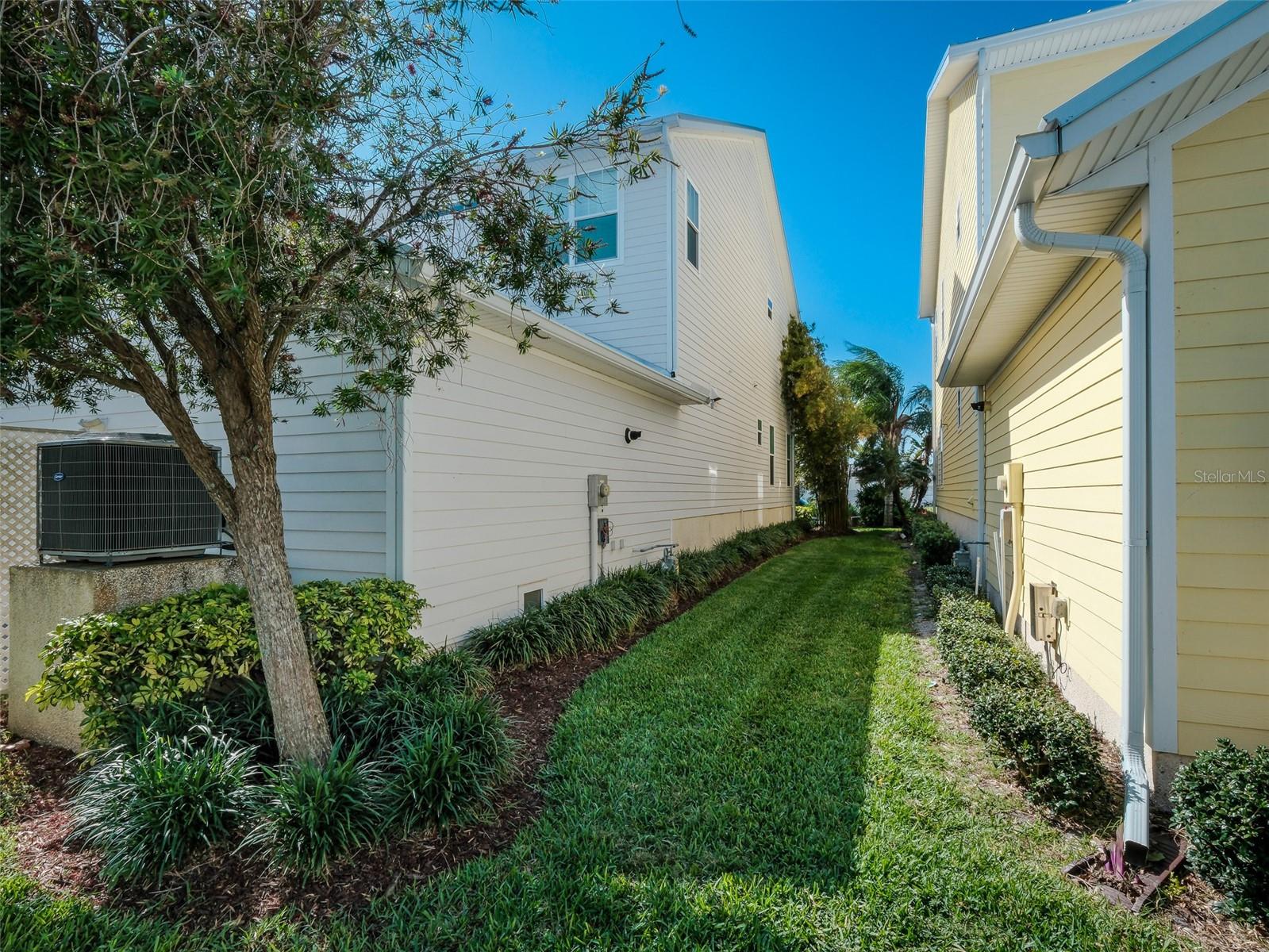 103 EAST CIRCLE DR