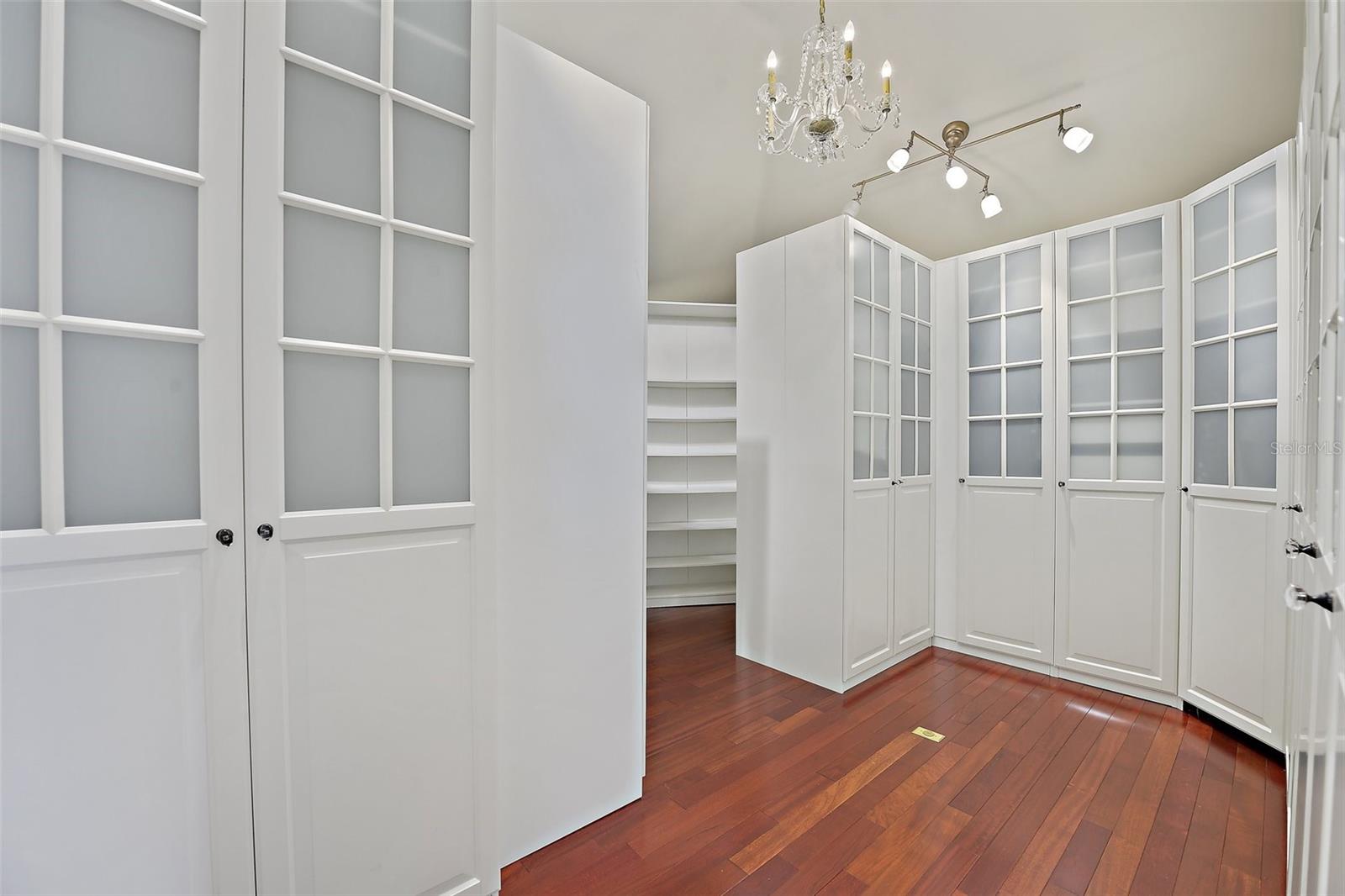 8649 AMBER OAK CT