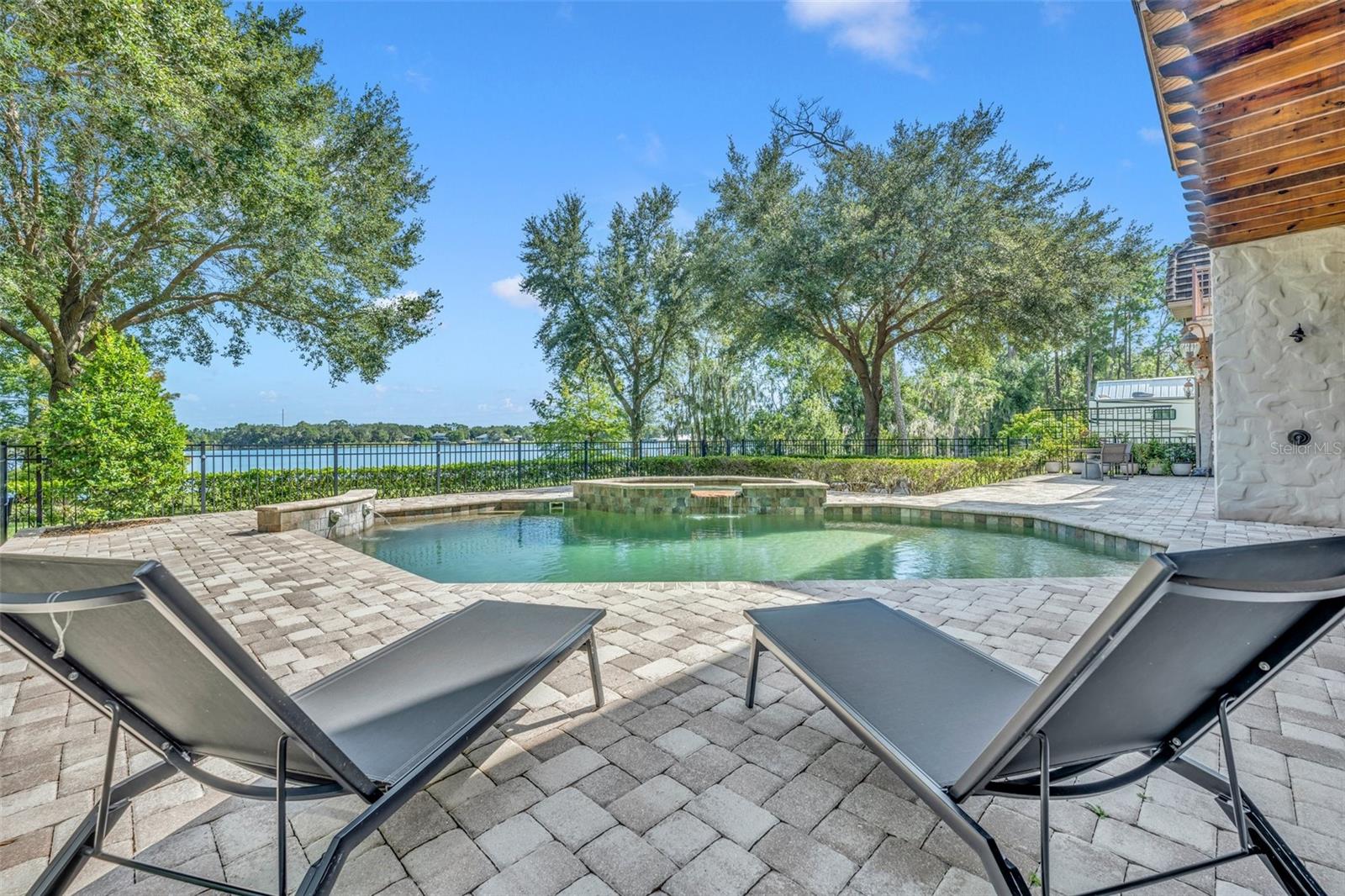8649 AMBER OAK CT