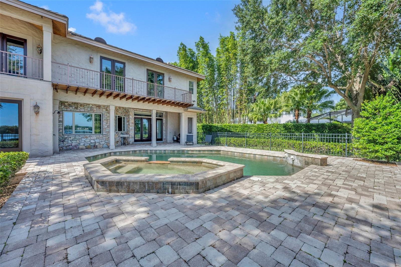 8649 AMBER OAK CT