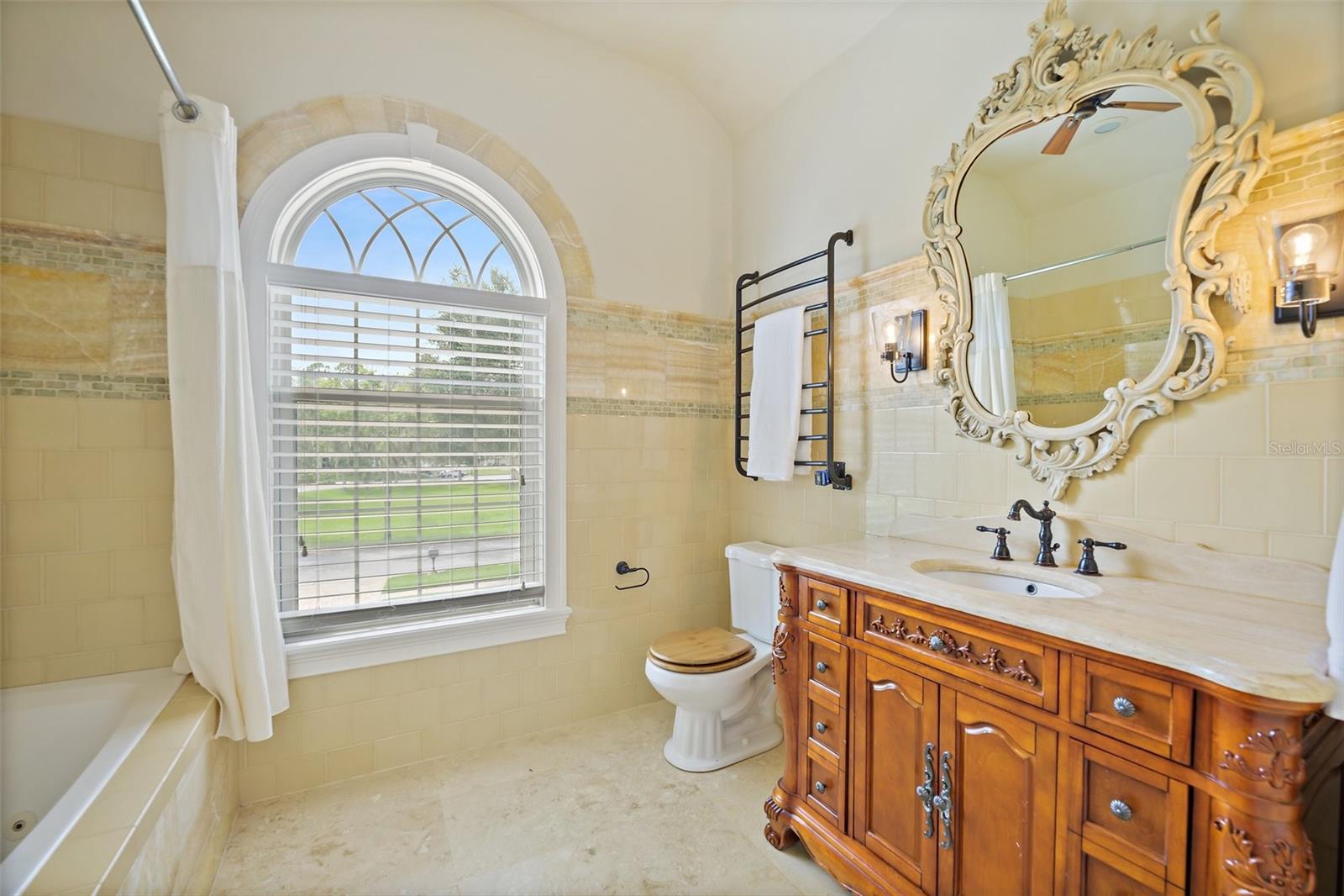 8649 AMBER OAK CT