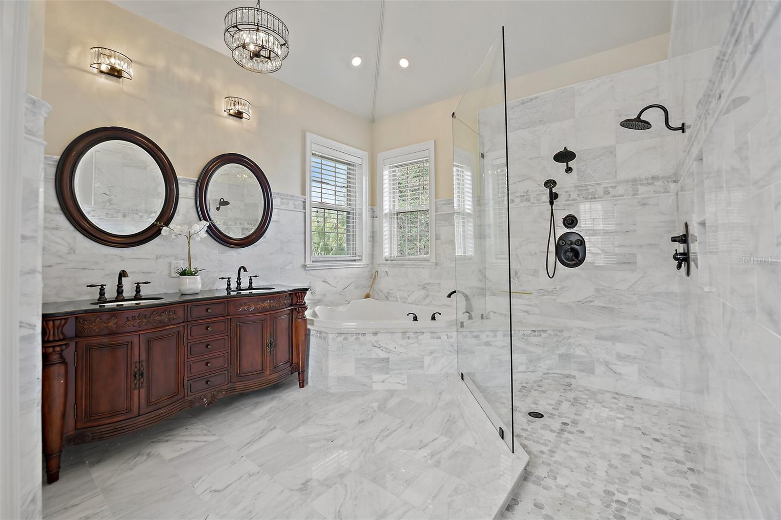 8649 AMBER OAK CT