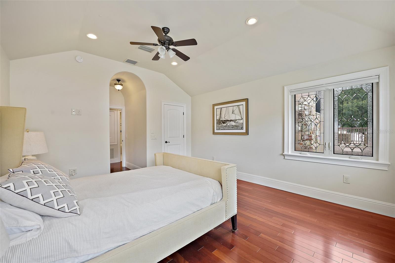 8649 AMBER OAK CT