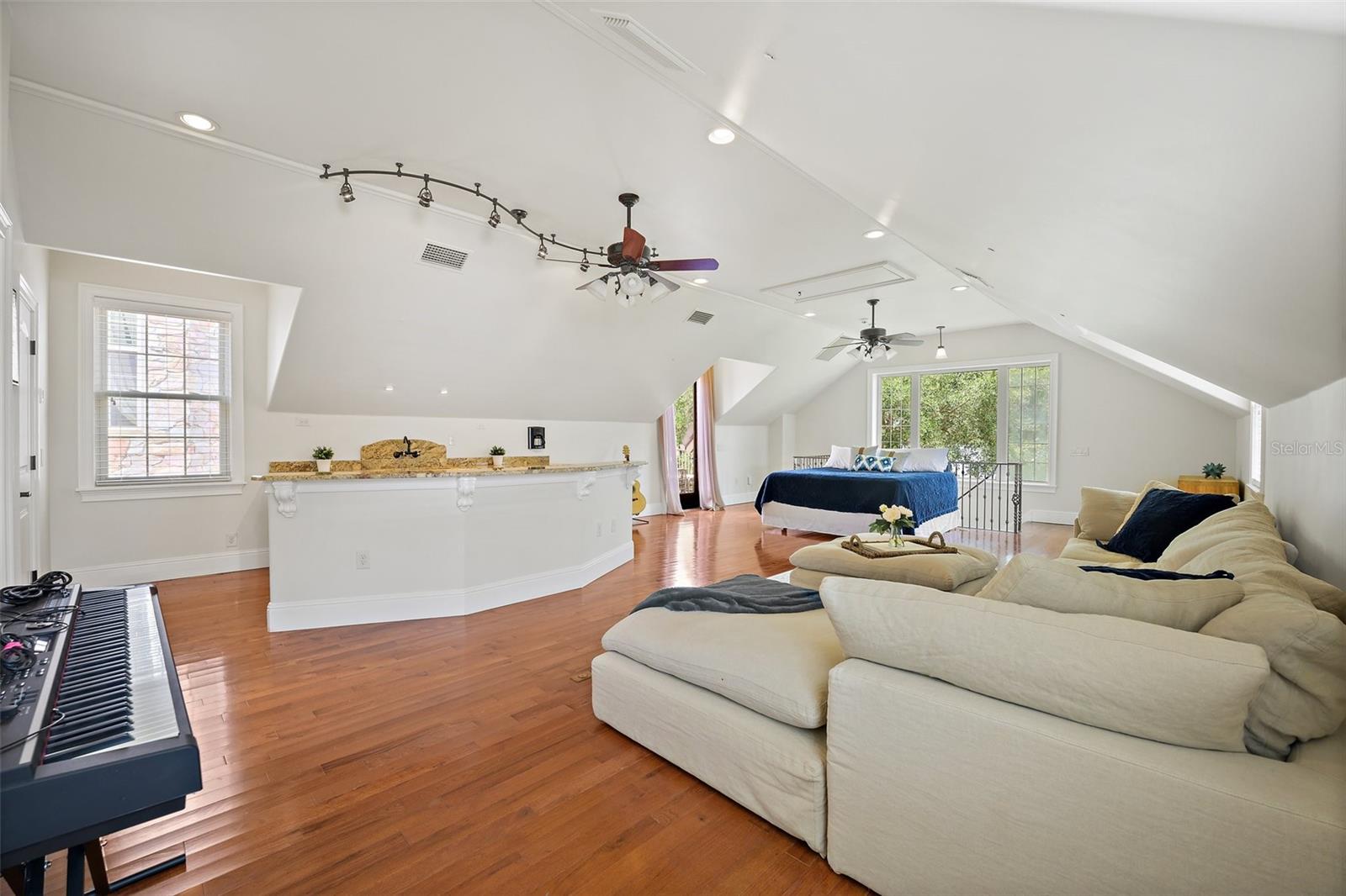 8649 AMBER OAK CT