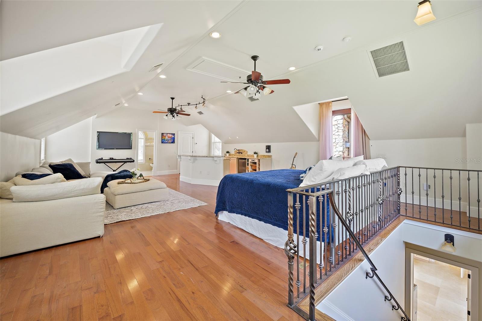 8649 AMBER OAK CT