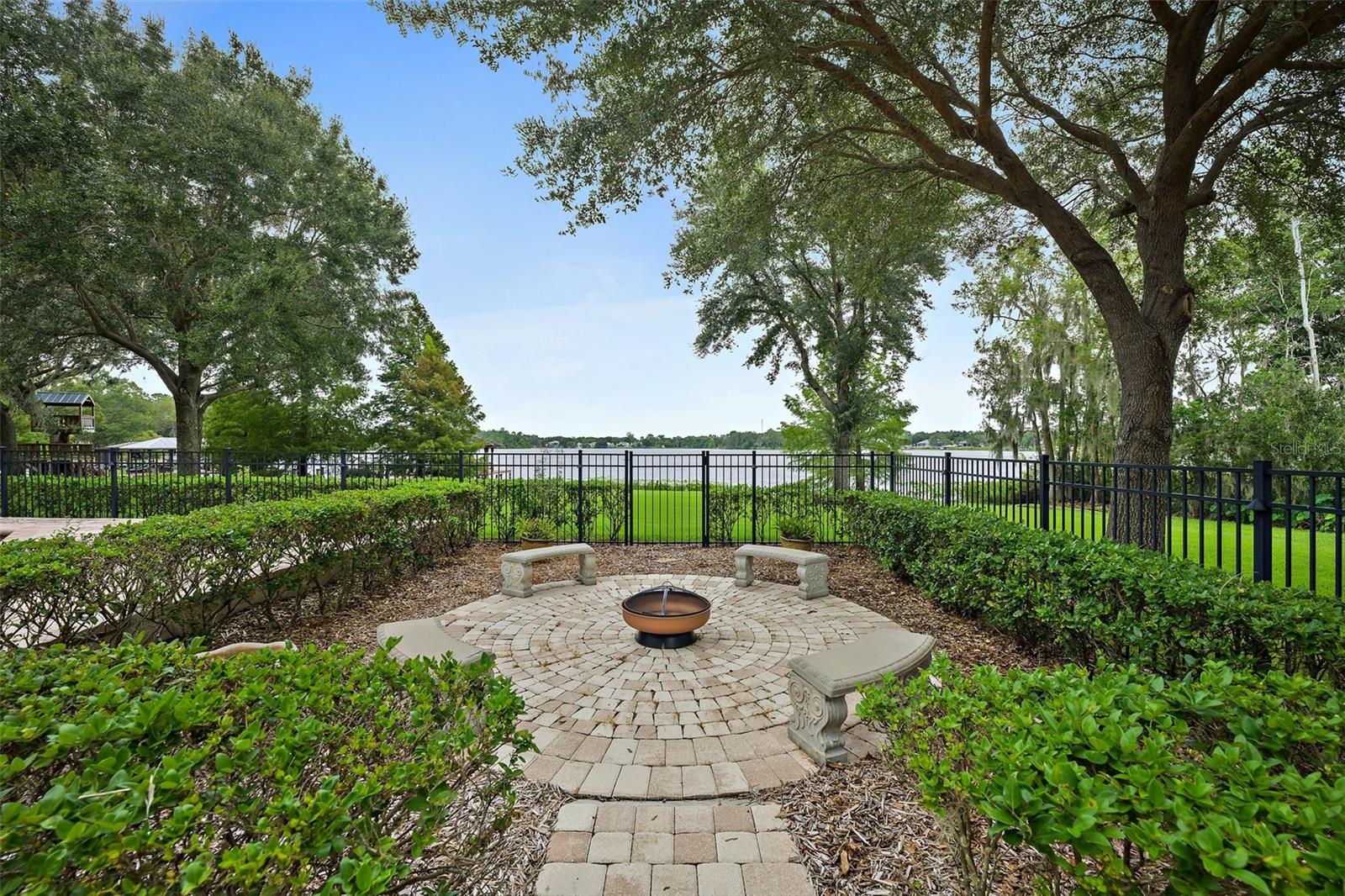 8649 AMBER OAK CT