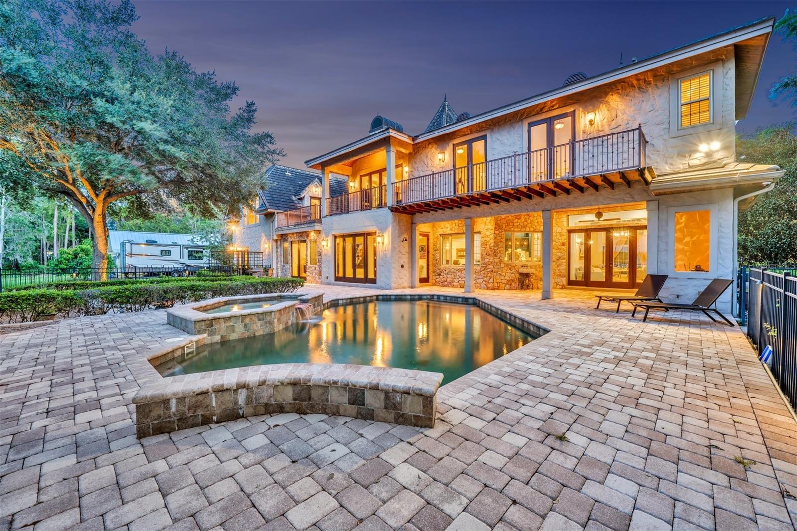8649 AMBER OAK CT
