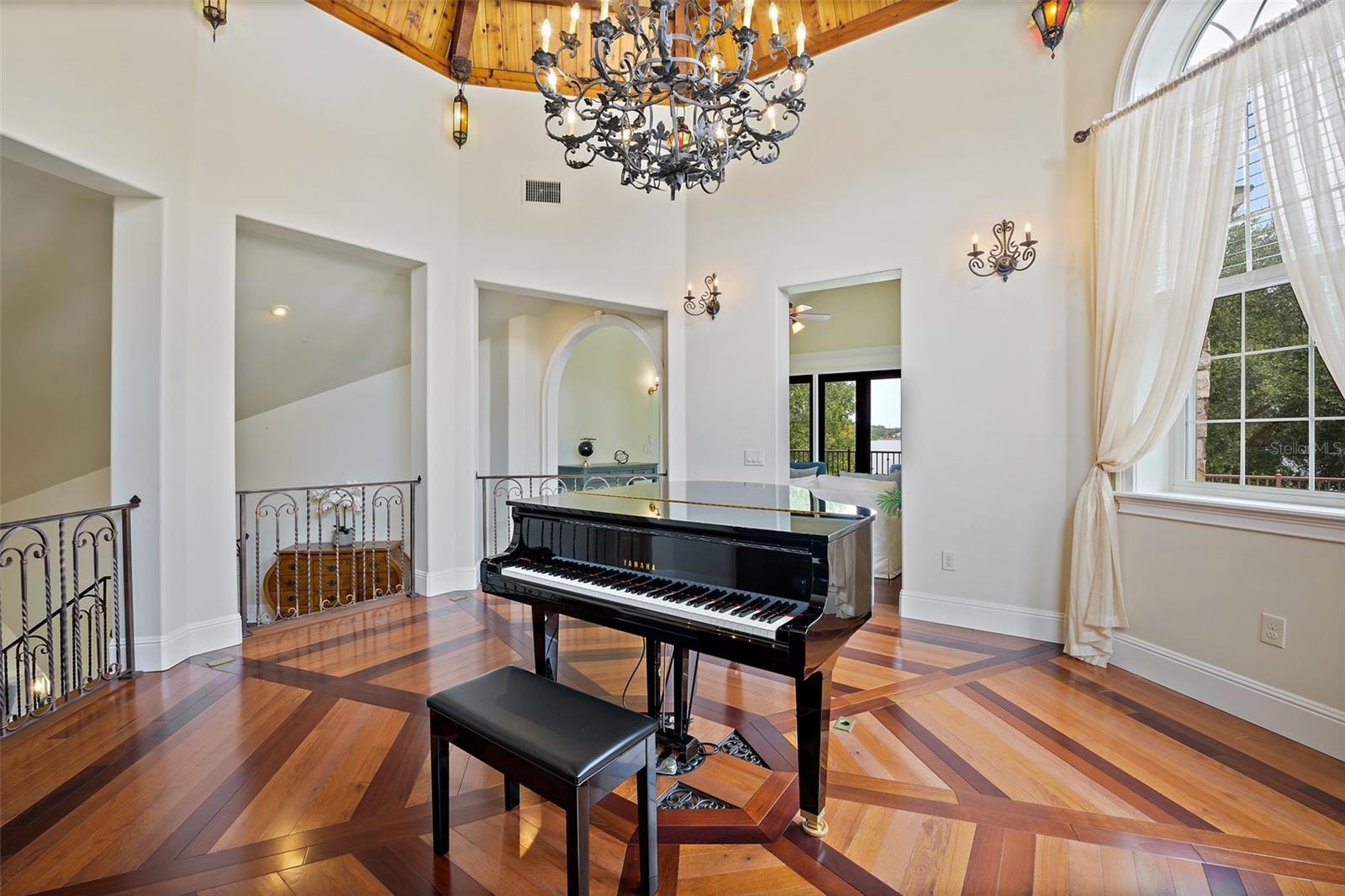 8649 AMBER OAK CT