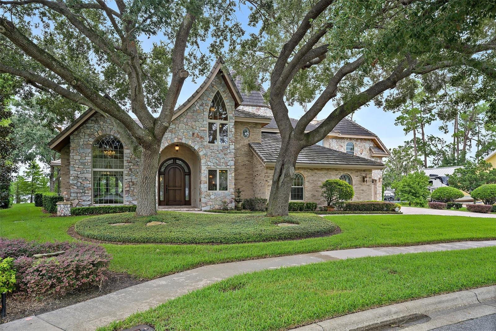 8649 AMBER OAK CT