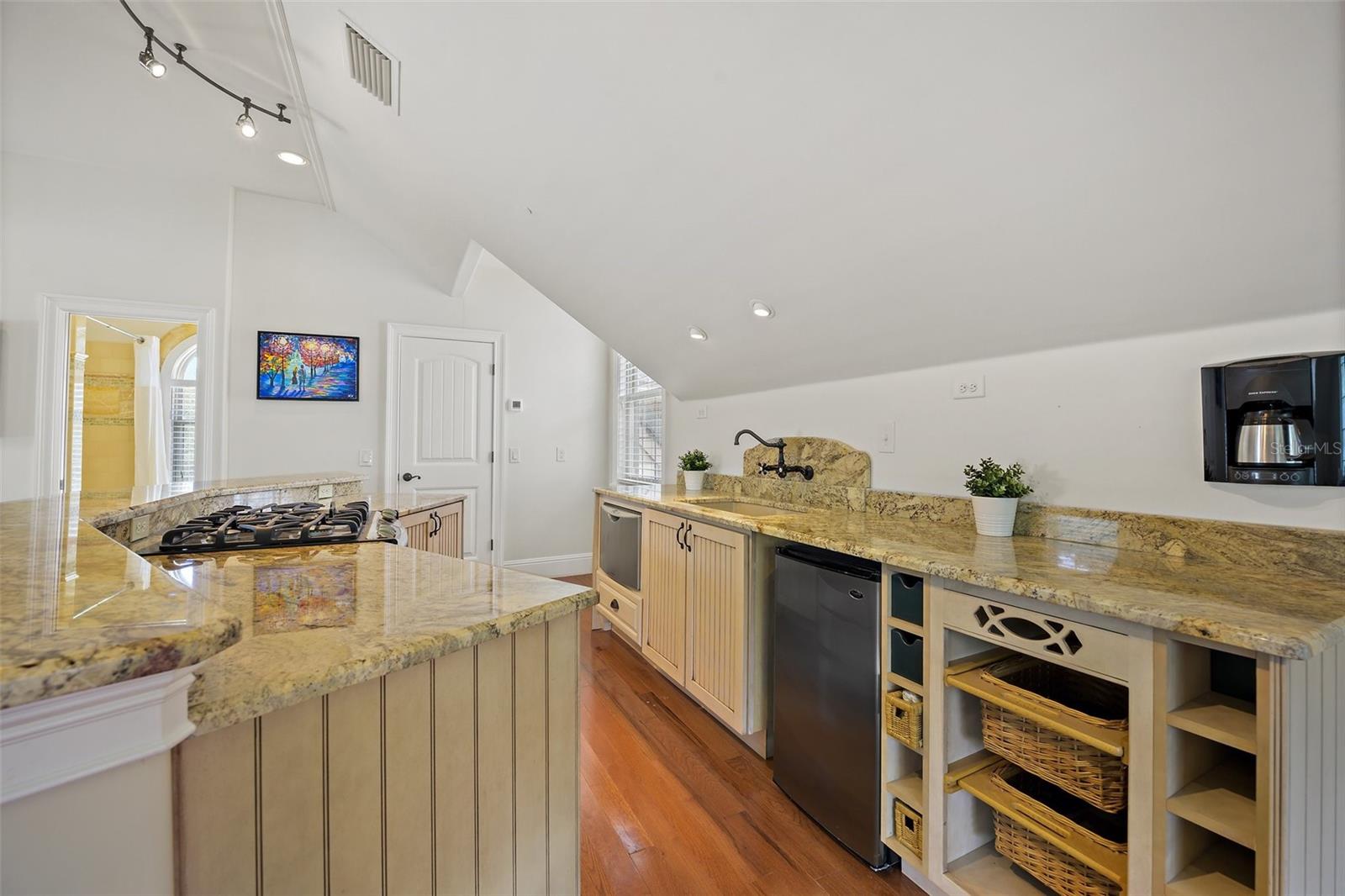 8649 AMBER OAK CT